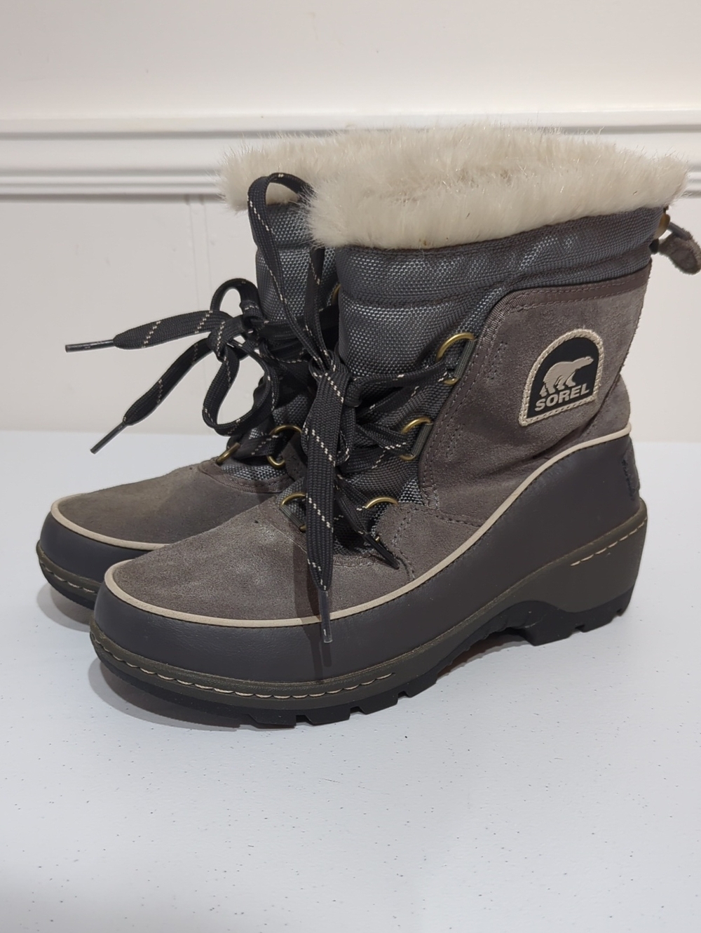 Sorel Women's Tivoli III boots in a grey and charcoal - size 6